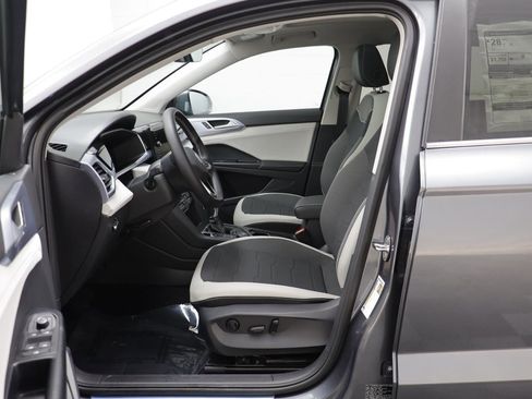 New 2026 Volkswagen Taos SE image 5