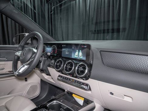 New 2025 Mercedes-Benz GLA 250 4MATIC image 14