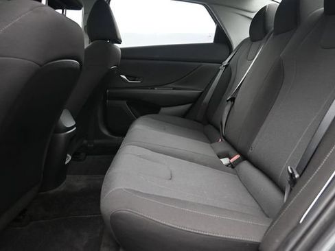 Used 2024 Hyundai Elantra SE FWD image 18