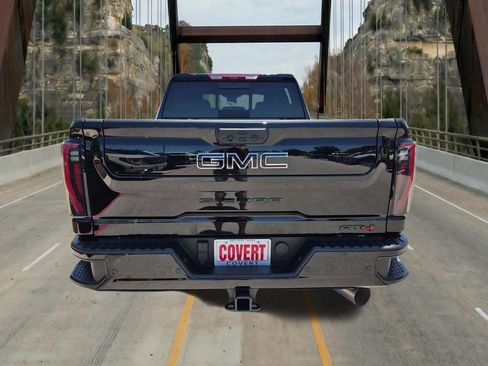 New 2026 GMC Sierra 2500 AT4 w/ AT4 Premium Plus Package AWD/4WD image 9