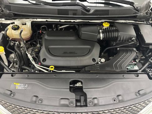 Used 2020 Chrysler Pacifica Limited FWD image 56