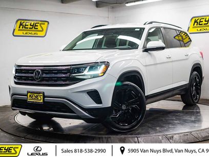 Used 2023 Volkswagen Atlas SE w/ Black Wheel Package