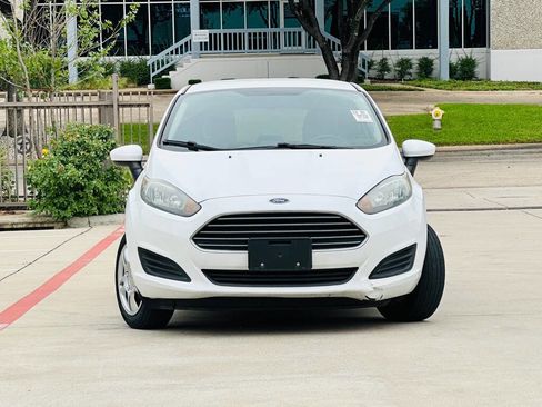 Used 2019 Ford Fiesta SE FWD image 2