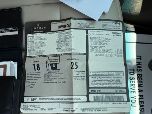 Used 2005 Lincoln Town Car Signature image 21