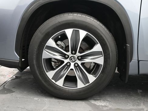 Used 2022 Toyota Highlander XLE image 12