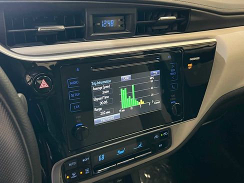 Used 2017 Toyota Corolla LE image 24