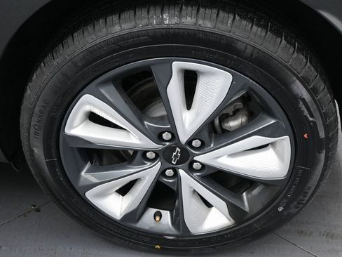 Used 2022 Chevrolet Bolt EUV LT w/ Convenience Package image 39