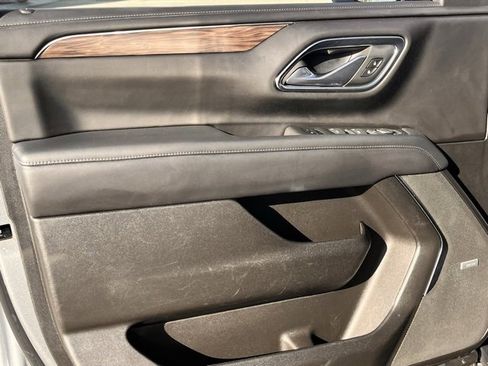 Used 2023 Chevrolet Suburban LT image 11