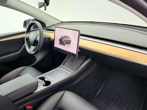 Used 2023 Tesla Model Y Long Range image 31