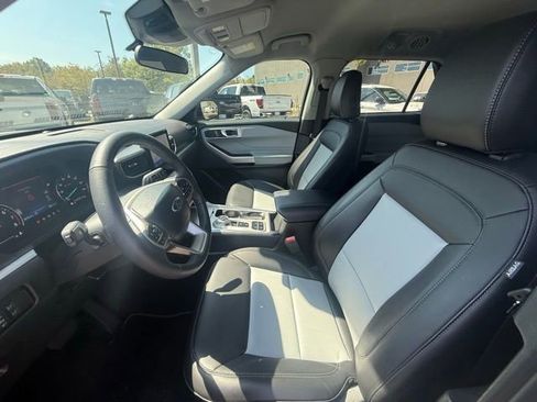 New 2024 Ford Explorer XLT w/ Equipment Group 202A image 15