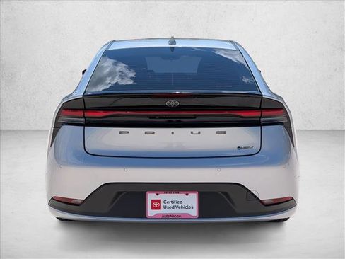 Used 2023 Toyota Prius LE FWD image 7