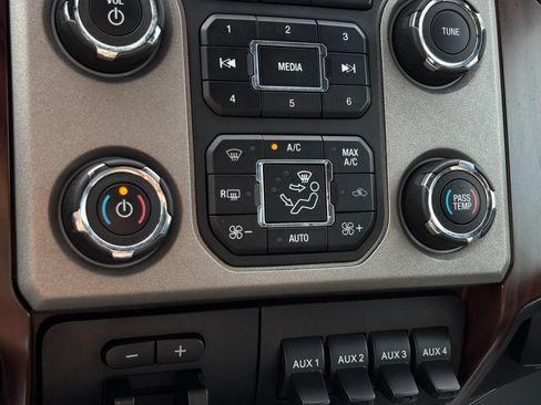 Used 2015 Ford F250 Lariat w/ Chrome Package AWD/4WD image 45