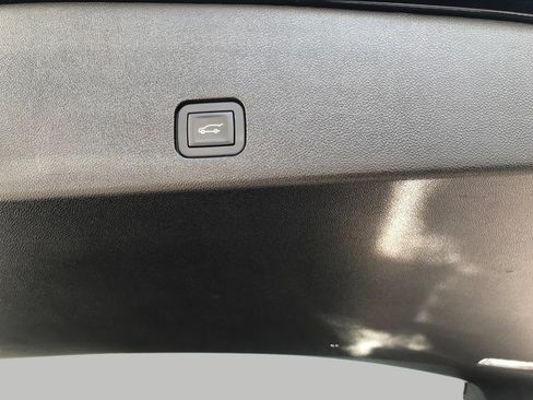 Certified 2025 Cadillac XT6 Premium Luxury w/ LPO, Premium Carpet Package AWD/4WD image 18