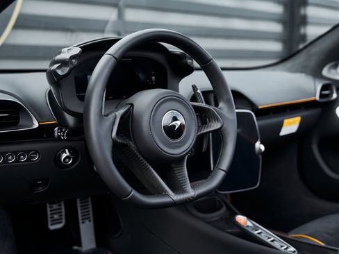 Used 2025 McLaren Artura Spider image 39