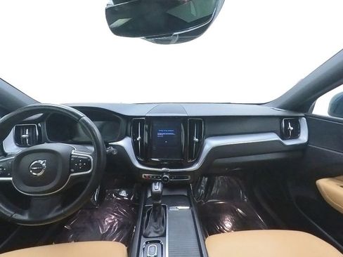 Used 2020 Volvo XC60 T6 Momentum image 30