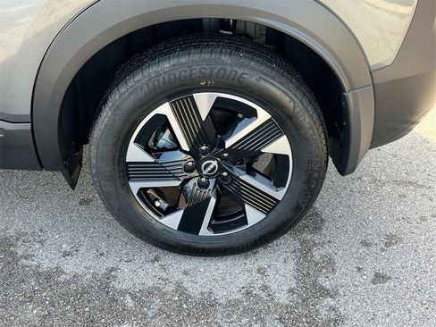 Certified 2025 Nissan Kicks SV image 16