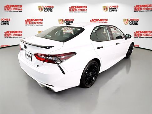 Certified 2022 Toyota Camry SE image 16