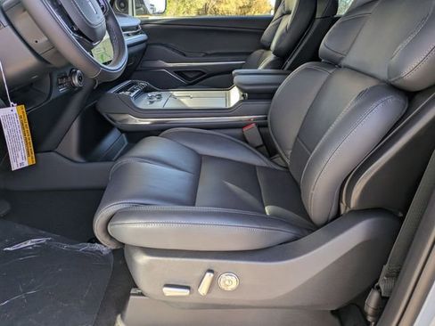New 2025 Lincoln Navigator L Reserve w/ Jet Appearance Package image 16