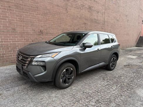 Used 2024 Nissan Rogue SV AWD/4WD image 1