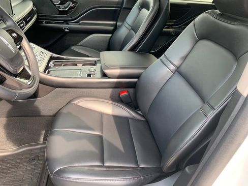 Certified 2024 Lincoln Aviator AWD w/ Premium Package image 18
