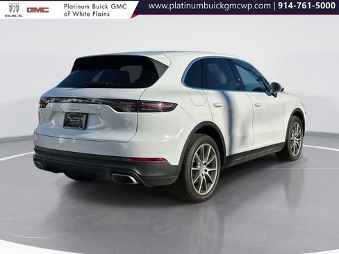 Used 2023 Porsche Cayenne Platinum Edition image 4