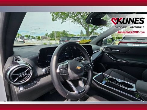Used 2025 Chevrolet Equinox LT AWD/4WD image 13
