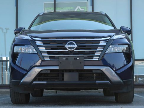 Used 2024 Nissan Rogue SL AWD/4WD image 3