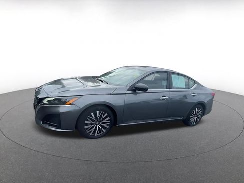 Used 2025 Nissan Altima 2.5 SV image 8