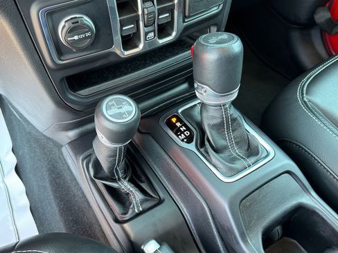 Used 2022 Jeep Wrangler Unlimited Sahara image 28