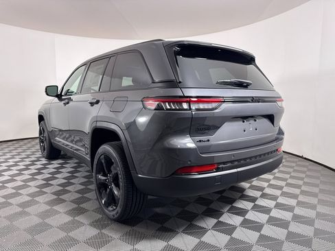 New 2025 Jeep Grand Cherokee Altitude image 16