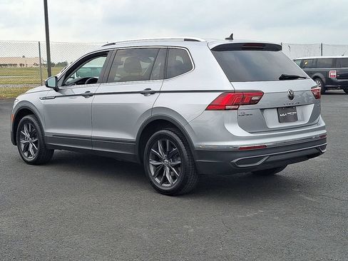 Used 2022 Volkswagen Tiguan SE AWD/4WD image 3