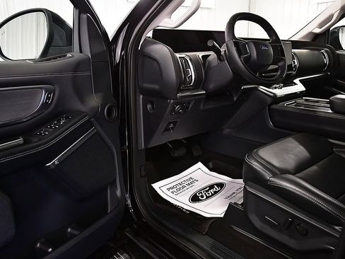 Used 2025 Ford Expedition Max Platinum w/ Driver's Package AWD/4WD image 14