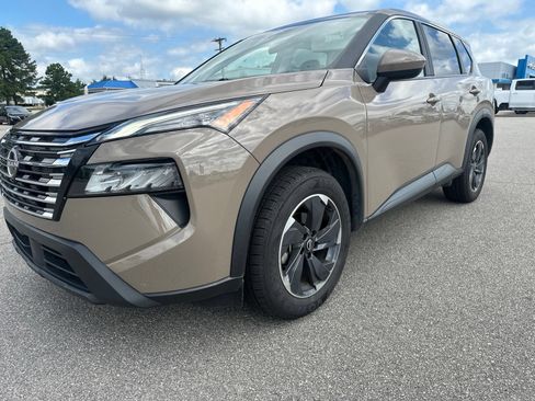 Used 2025 Nissan Rogue SV FWD image 12