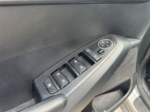 Used 2024 Kia Seltos LX image 3