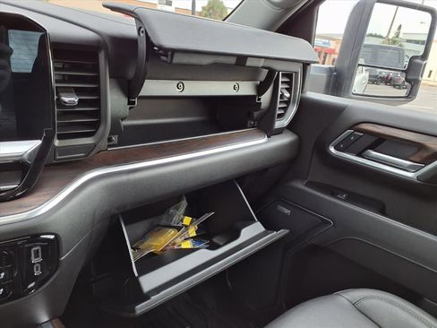 Used 2025 GMC Sierra 2500 SLT w/ SLT Convenience Package image 34