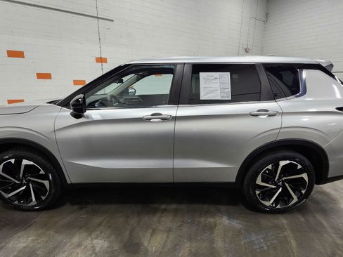 Used 2022 Mitsubishi Outlander ES image 13