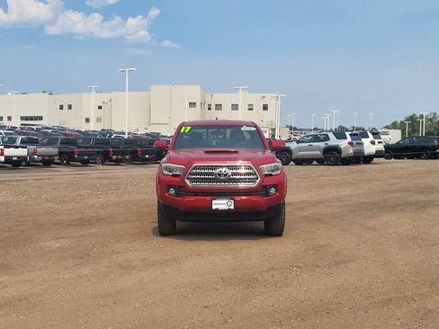 Used 2017 Toyota Tacoma TRD Sport w/ Tow Package (A/T) AWD/4WD image 9