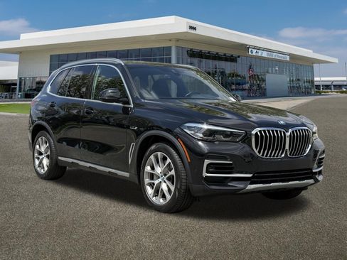 Used 2023 BMW X5 xDrive45e w/ Parking Assistance Package AWD/4WD image 2