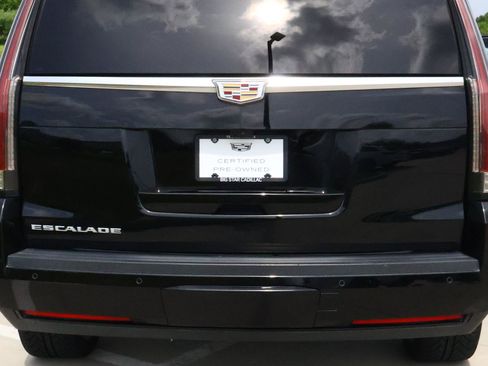 Used 2020 Cadillac Escalade ESV Premium Luxury RWD image 10