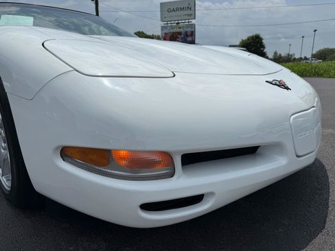 Used 1998 Chevrolet Corvette Coupe RWD image 16