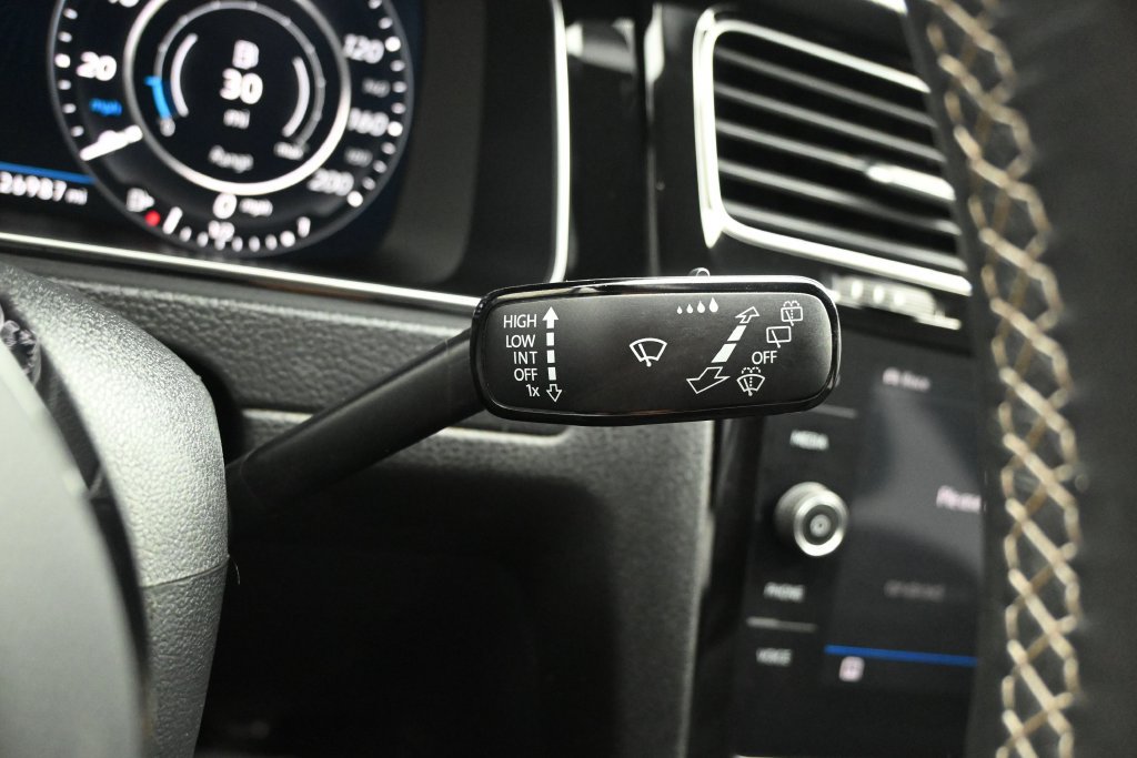 Used 2019 Volkswagen Golf R 4-Door AWD/4WD image 19