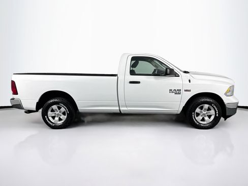 Used 2022 RAM 1500 Classic SLT AWD/4WD image 16