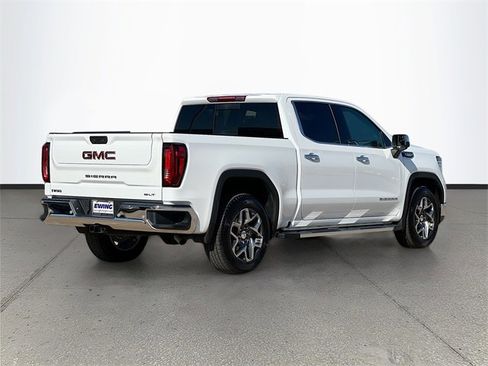 New 2026 GMC Sierra 1500 SLT image 4