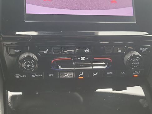 Certified 2024 Jeep Grand Cherokee L Altitude AWD/4WD image 30