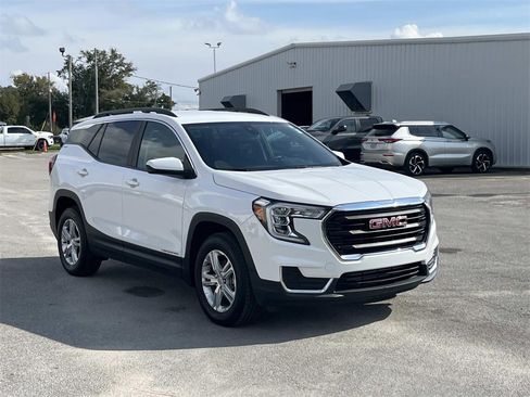 Used 2023 GMC Terrain SLE w/ Driver Convenience Package image 7