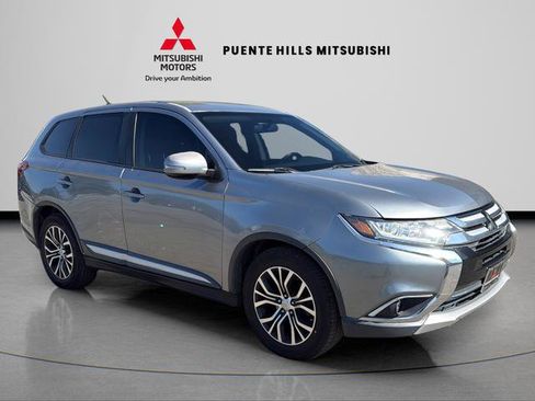 Used 2016 Mitsubishi Outlander SE FWD image 3