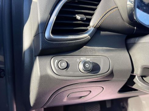 Certified 2022 Chevrolet Trax LT w/ LT Convenience Package image 16