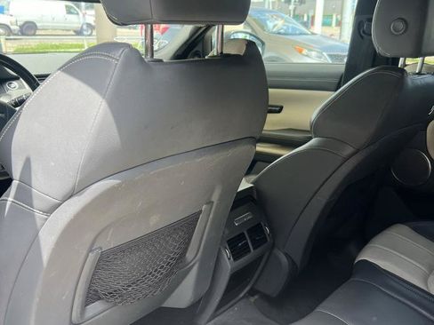 Used 2019 Land Rover Range Rover Evoque SE AWD/4WD image 7