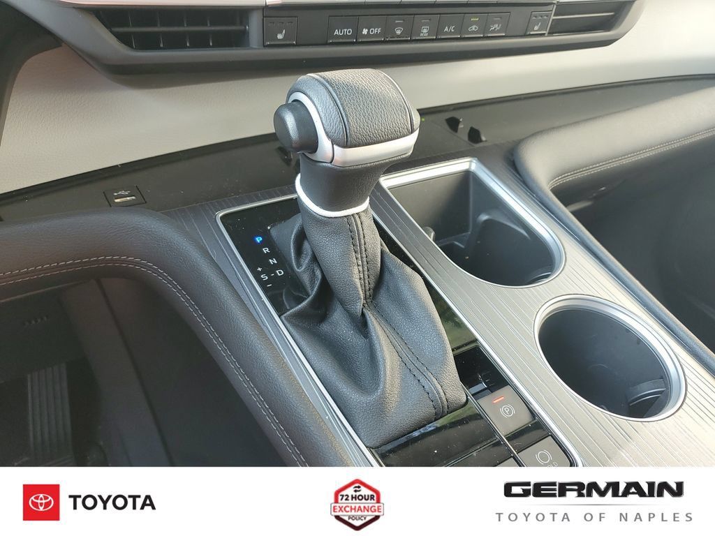 Certified 2025 Toyota Sienna XLE FWD image 28