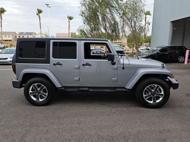 Used 2018 Jeep Wrangler Unlimited Sahara w/ Connectivity Group AWD/4WD image 4